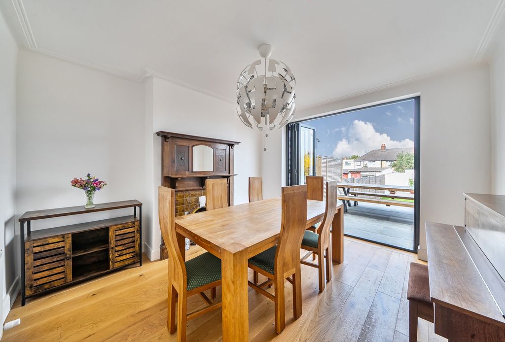 Property photo 3 of 19 Dining Room