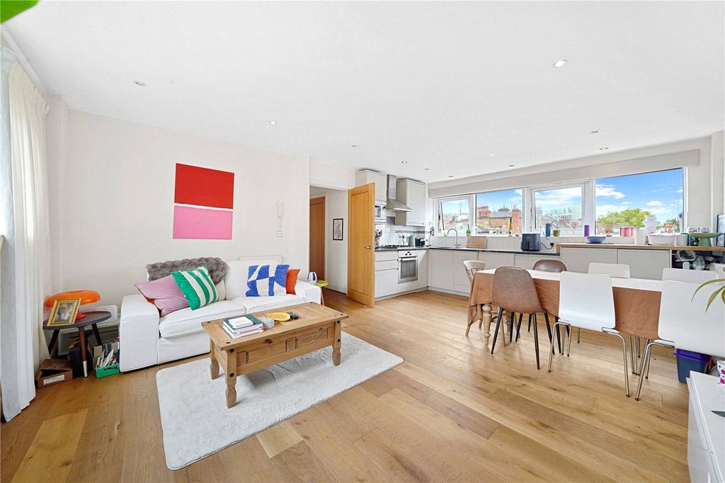 Property photo 1 of 17 Picture No. 11