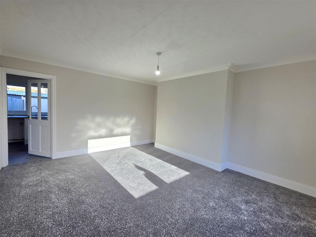 Property photo 3 of 14 20251128_115408.Jpg