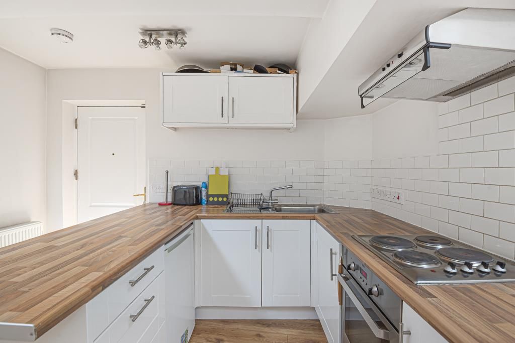 Property photo 3 of 10 Kitchen