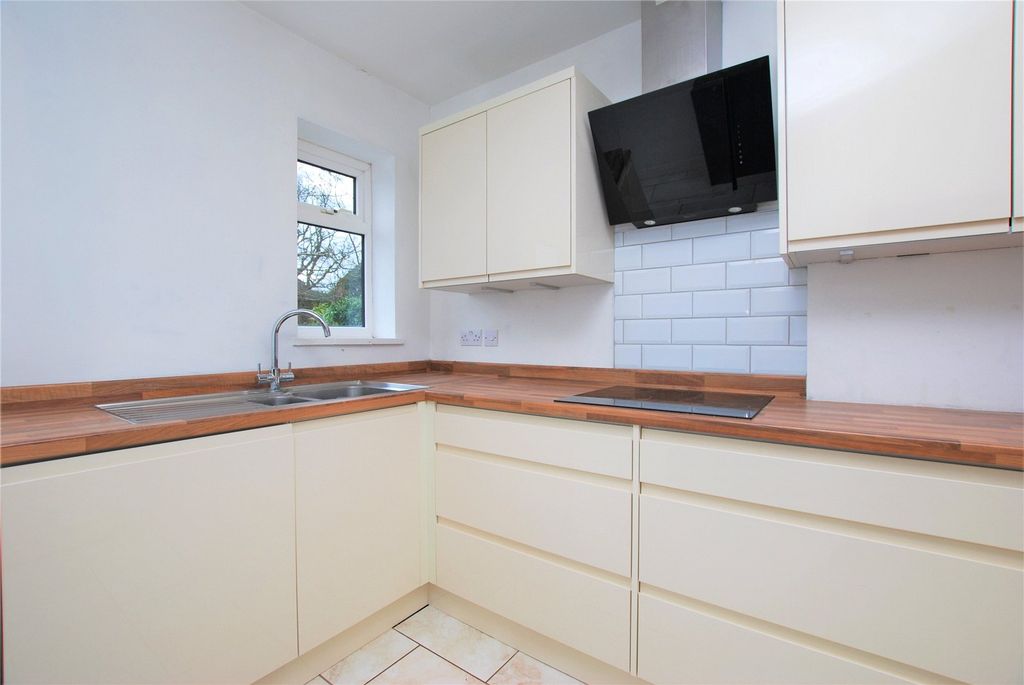 Property photo 2 of 9 Picture No. 27
