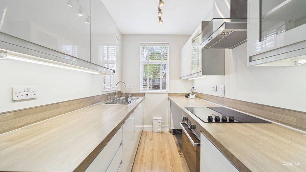 Property photo 2 of 15 5051954