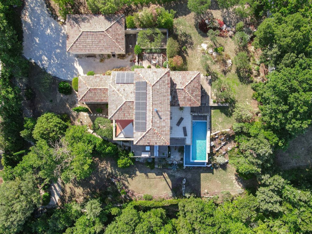 Property photo 2 of 35