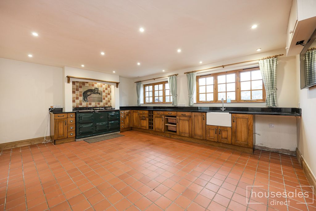 Property photo 2 of 32