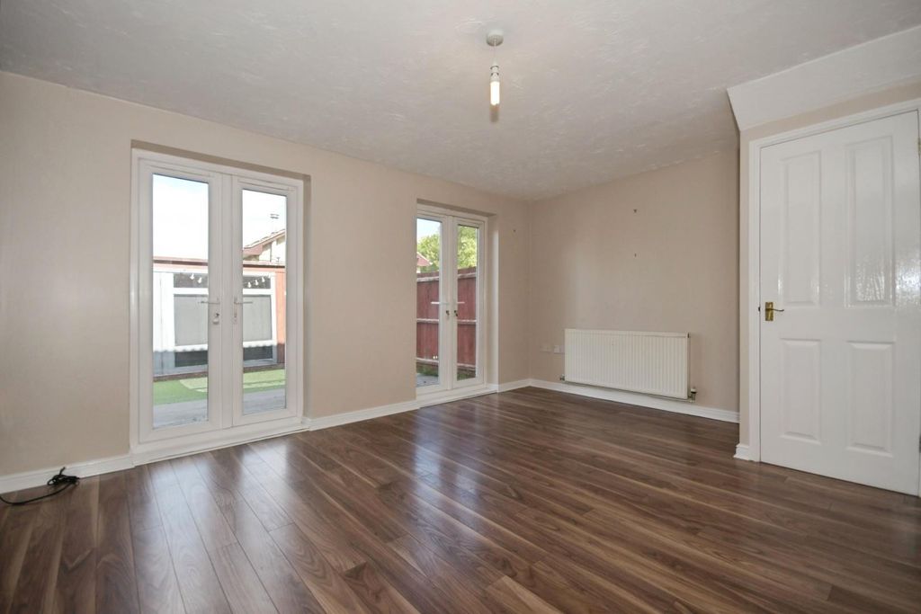 Property photo 3 of 15 Lounge 02.Jpg