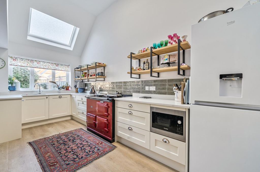 Property photo 3 of 25 1395033-12-695Be2d77Cb5F.Jpg