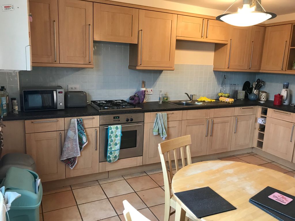 Property photo 2 of 8 Kitchen