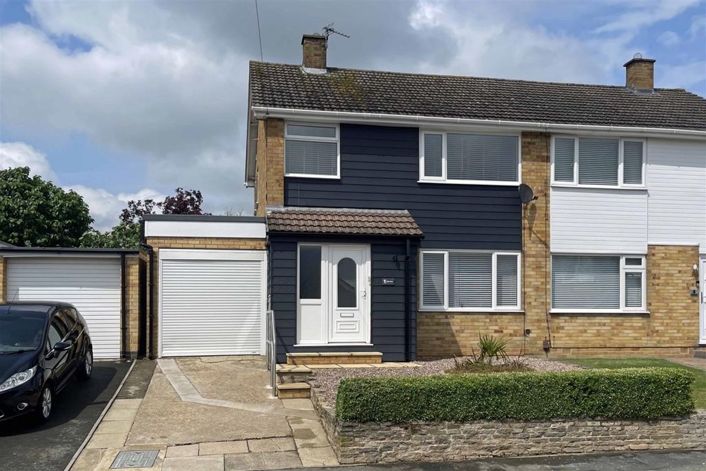 Property photo 1 of 12 Elgin Drive