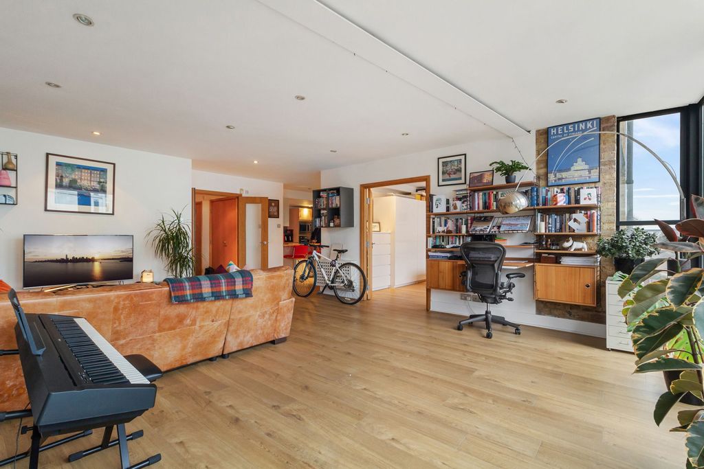 Property photo 2 of 12