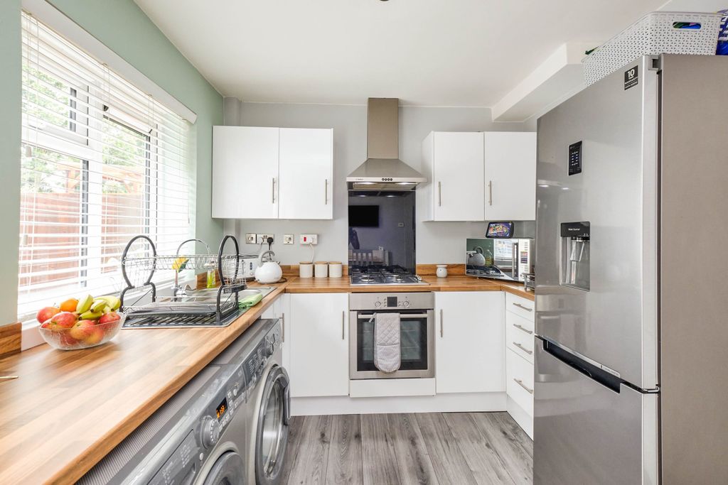 Property photo 3 of 14 Kitchen