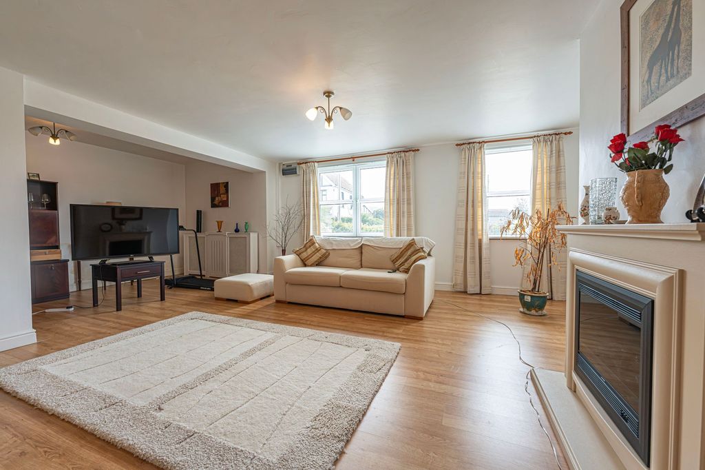 Property photo 2 of 59