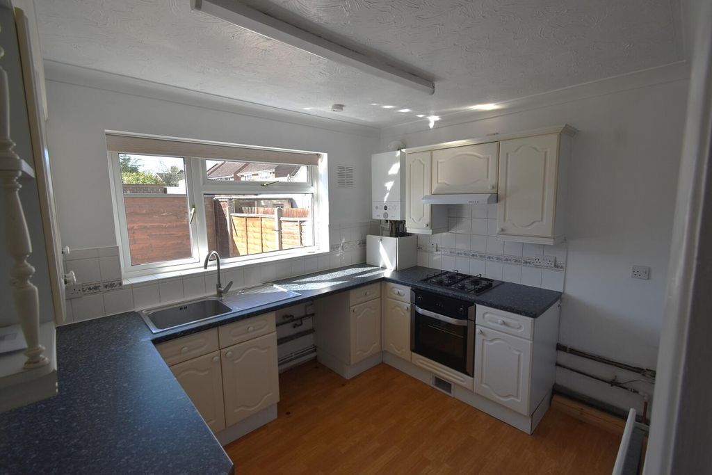 Property photo 2 of 7 Kitchen