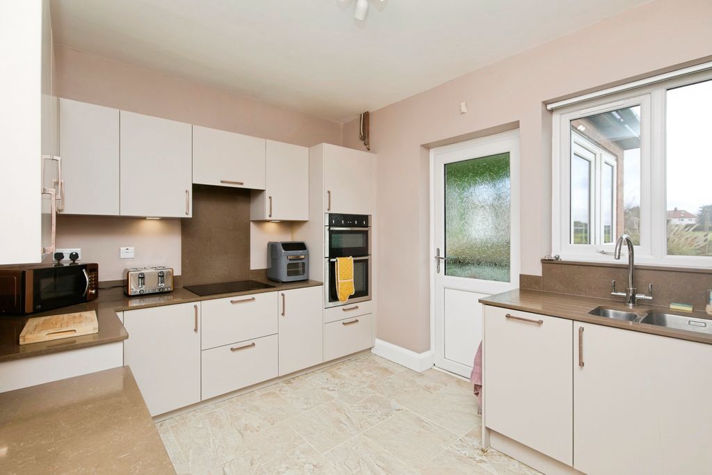 Property photo 2 of 17 Kitchen