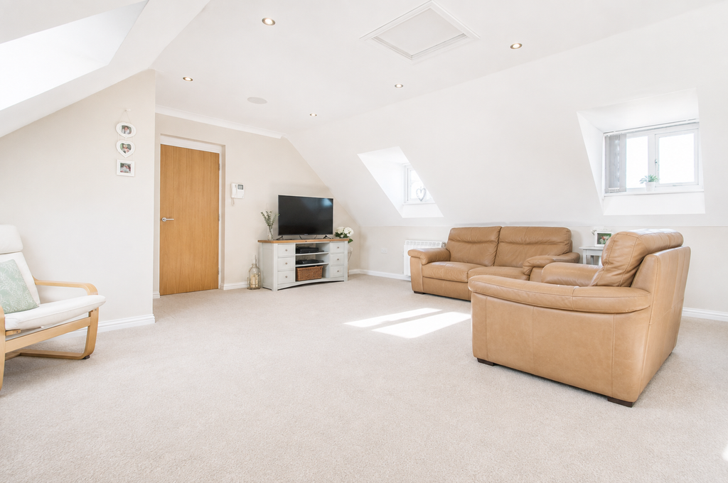 Property photo 3 of 11 F.1