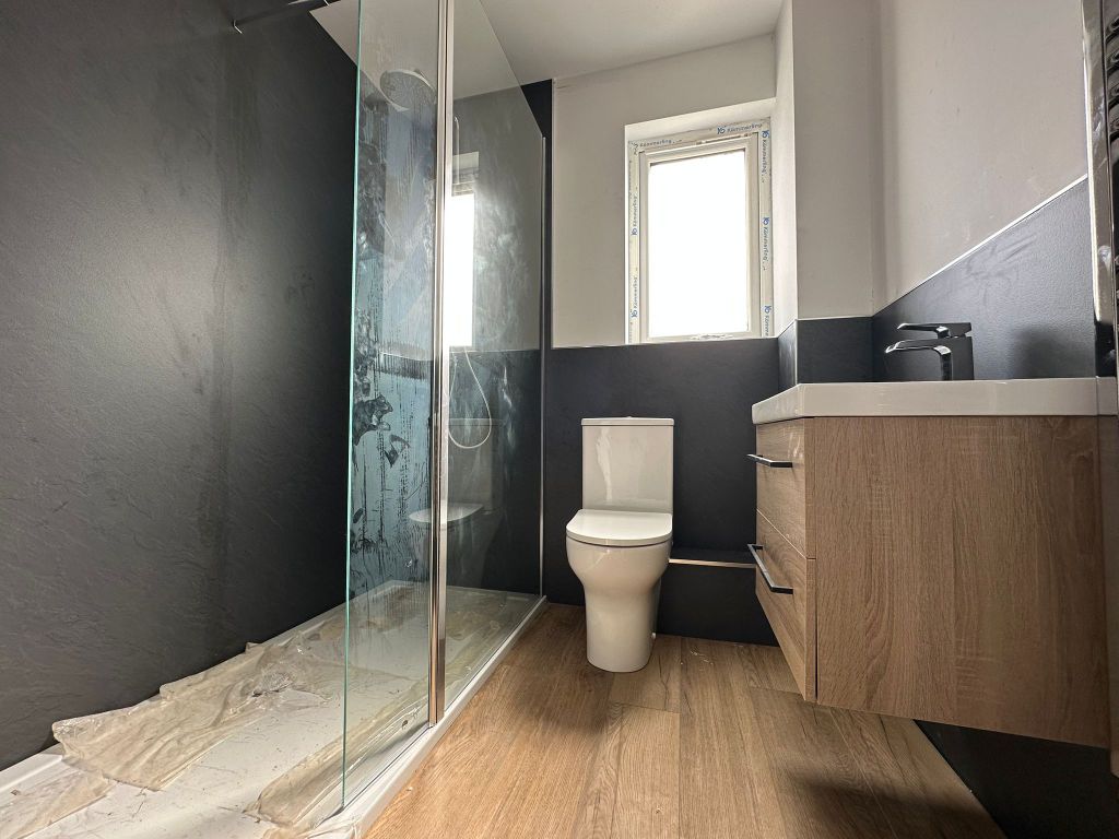 Property photo 3 of 10 Bathroom