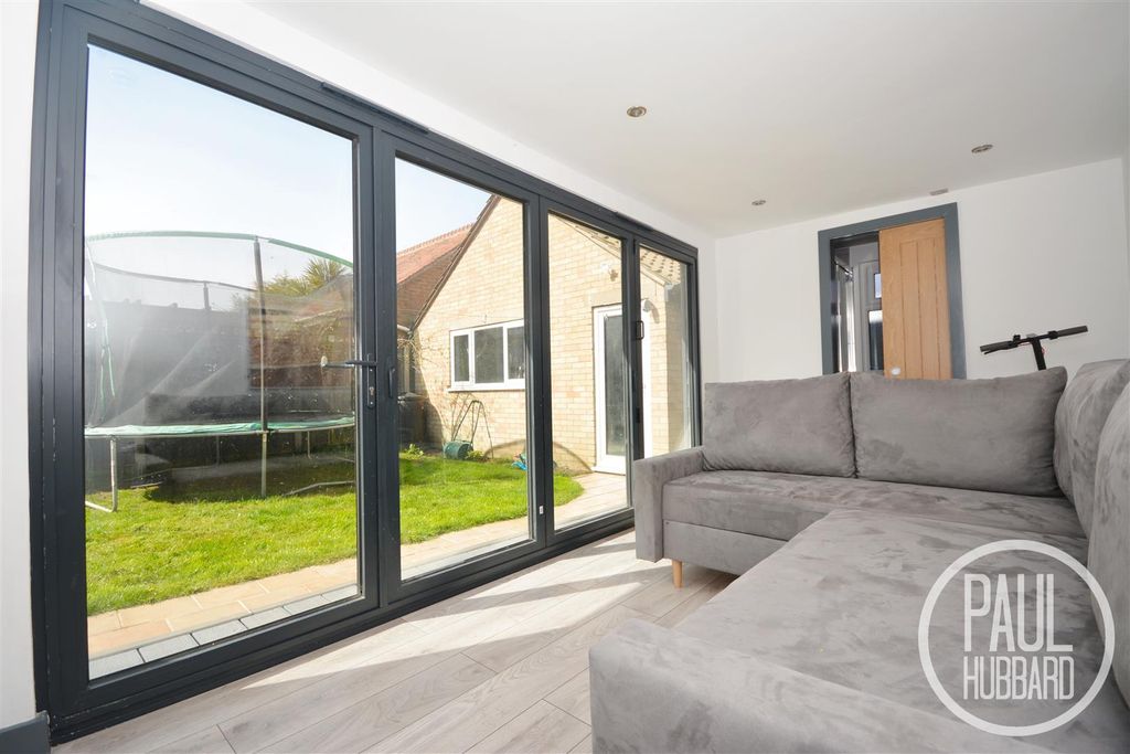 Property photo 3 of 28