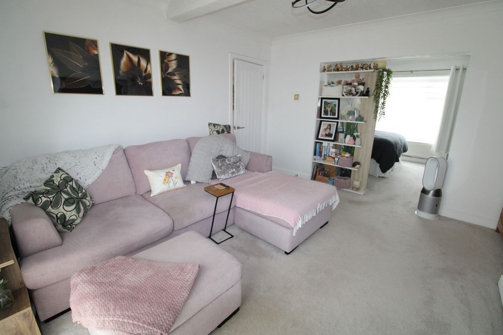 Property photo 3 of 20 Open-Plan Lounge-Diner