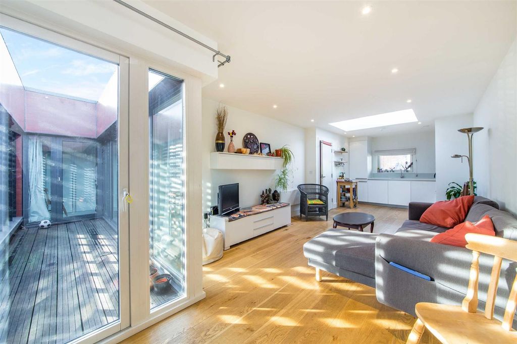 Property photo 1 of 8 Reception Room