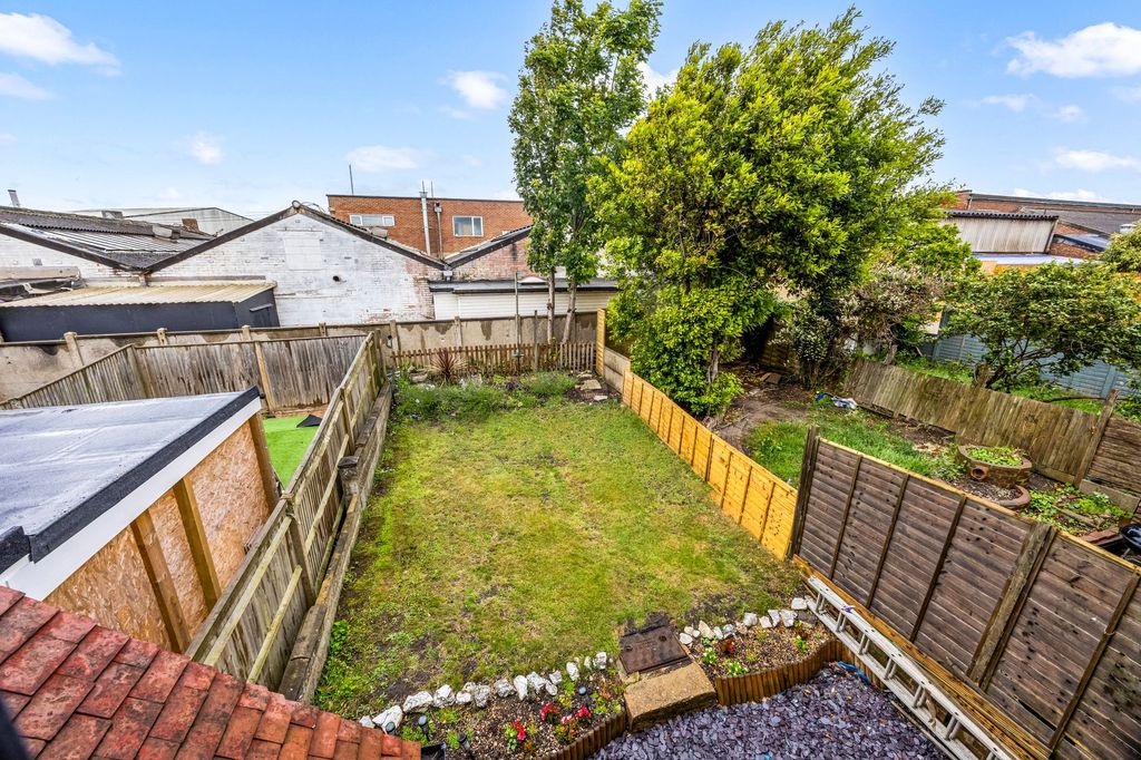 Property photo 2 of 16