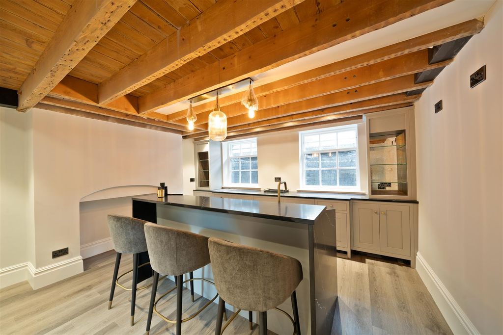 Property photo 3 of 17 Bar.Jpg