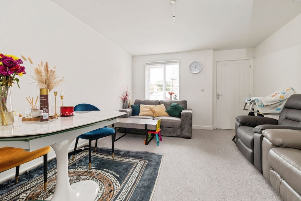 Property photo 2 of 11 Pbox-Img.Jpg