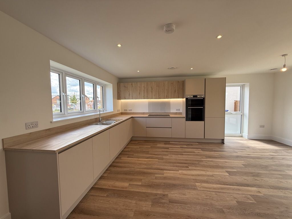 Property photo 2 of 6 Kitchen/Dining Room