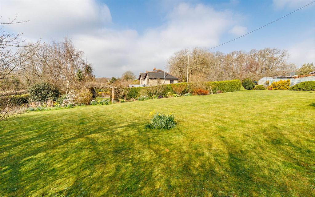 Property photo 2 of 45 Gardens