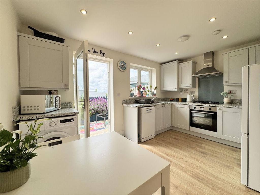 Property photo 2 of 27 Kitchen Diner