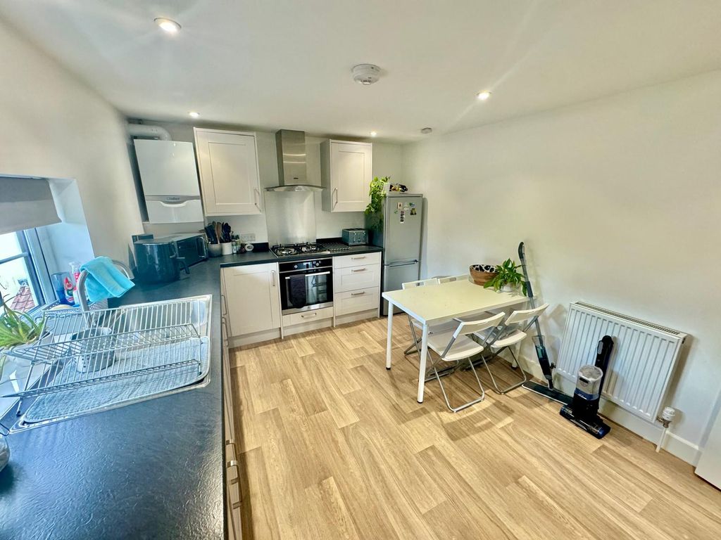 Property photo 2 of 11 Image