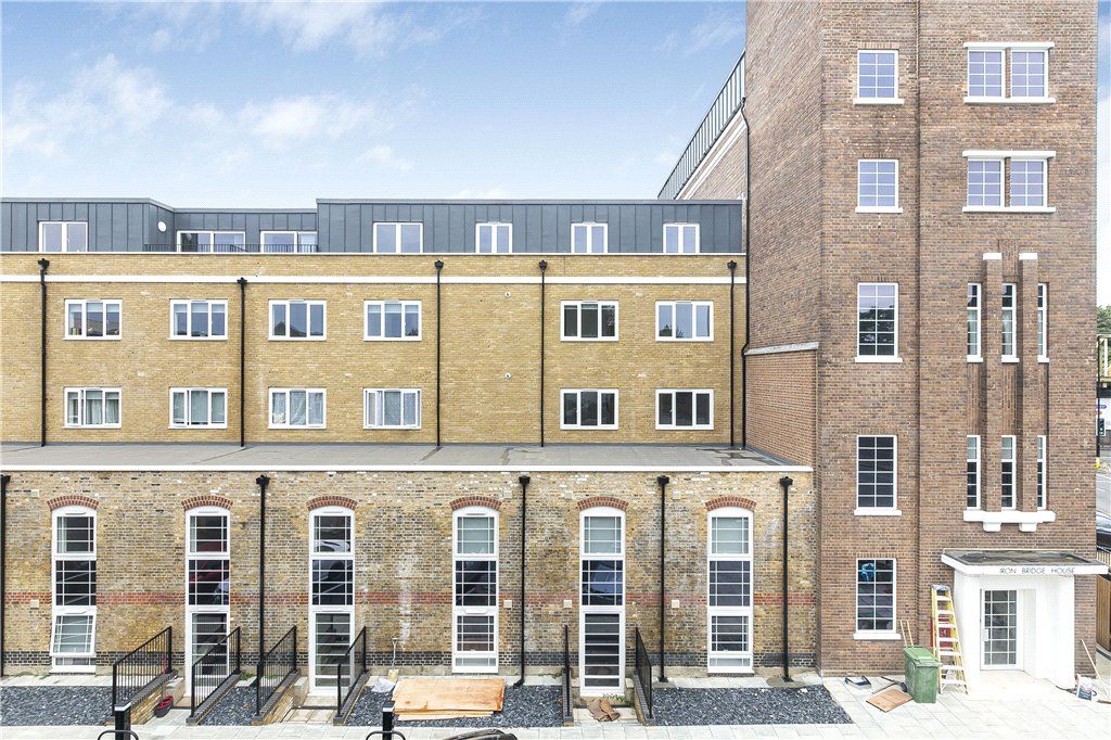 Property photo 1 of 10 Exterior