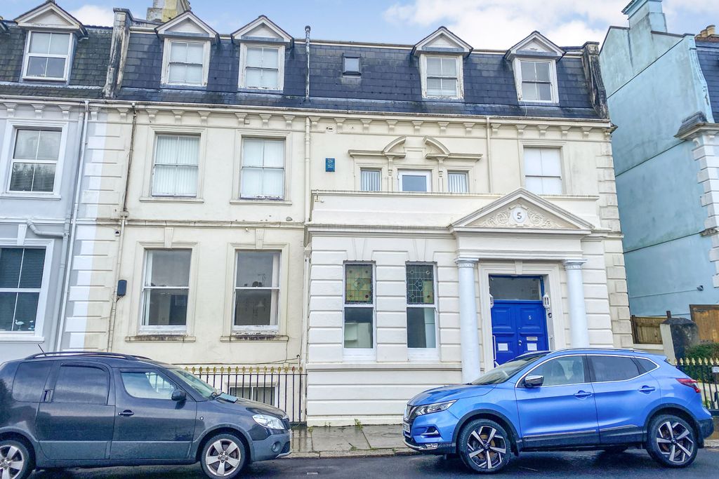 Property photo 1 of 12 Flat 4, 5 Nelson Gardens, Stoke, Plymouth, Pl1 5Rh