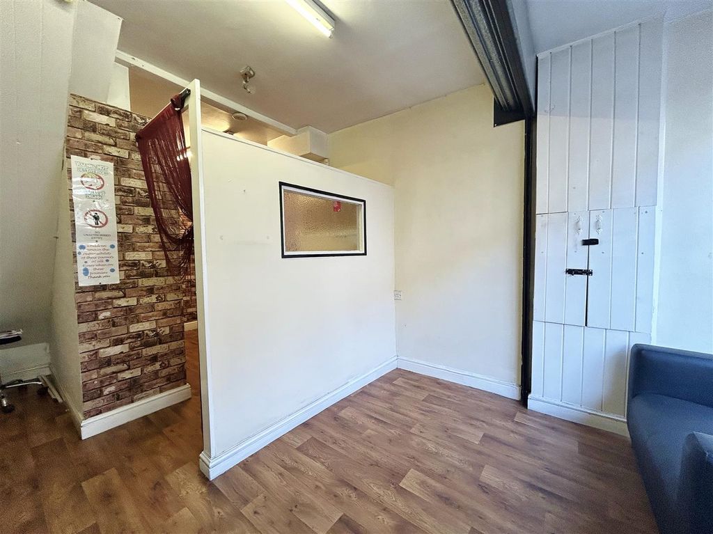 Property photo 3 of 7 Front Room