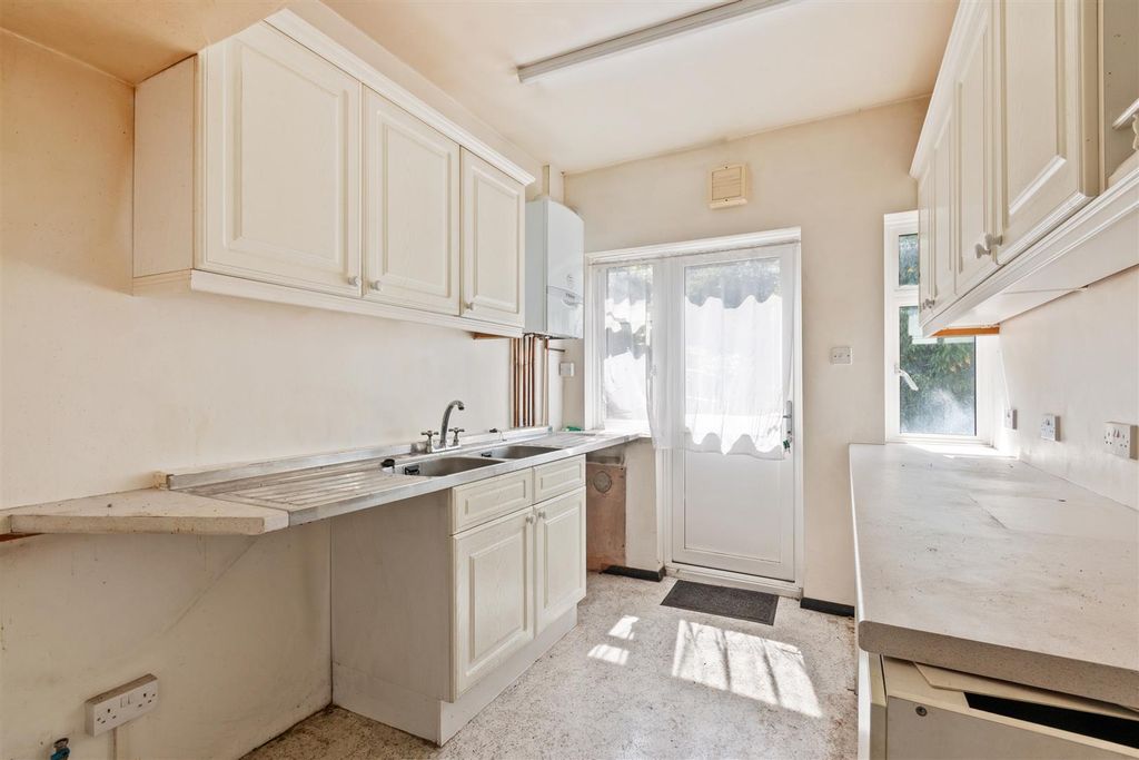 Property photo 2 of 12 Kitchen