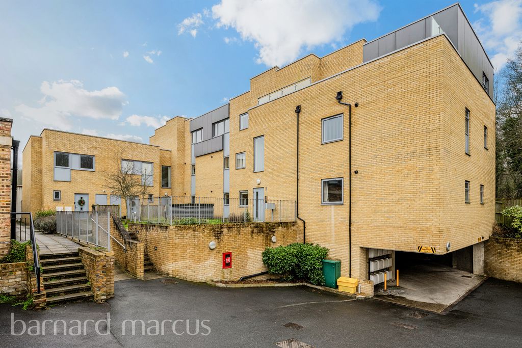 Property photo 1 of 9 Front