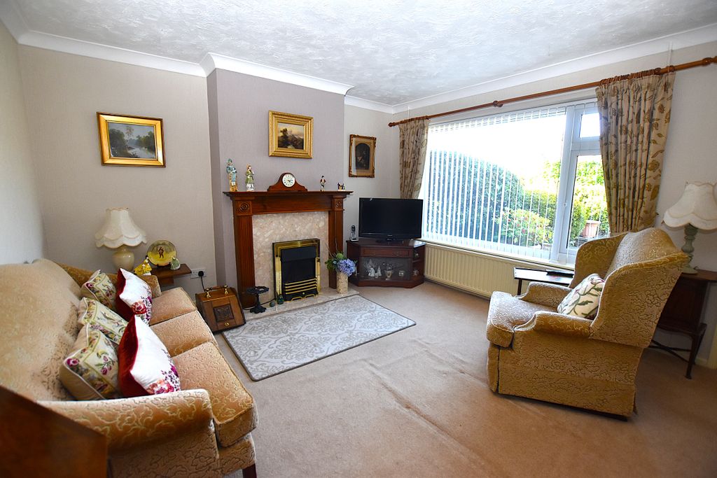 Property photo 2 of 14 Lounge 1