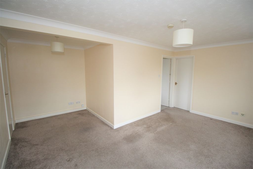 Property photo 3 of 6 Living/Dining Room