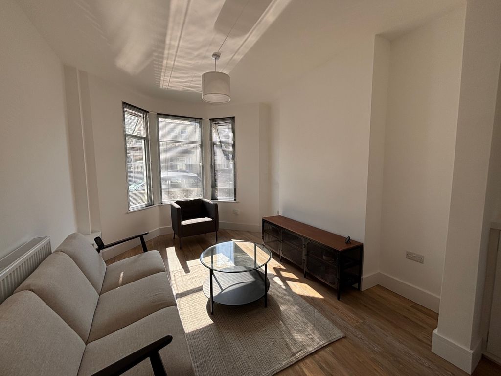 Property photo 2 of 9 25W (6)