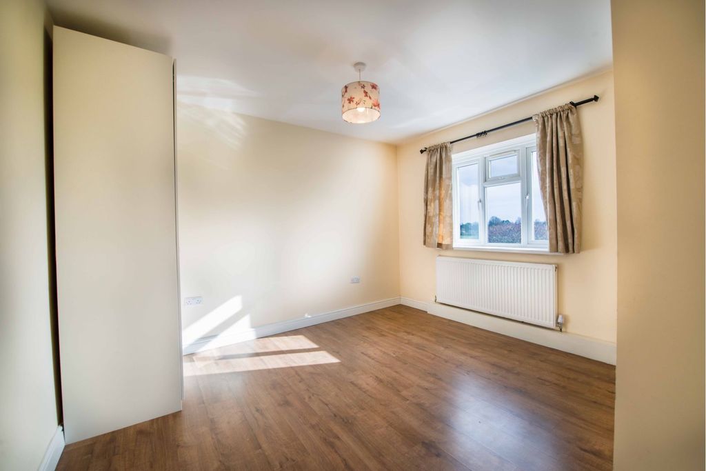 Property photo 3 of 9 Master Bedroom