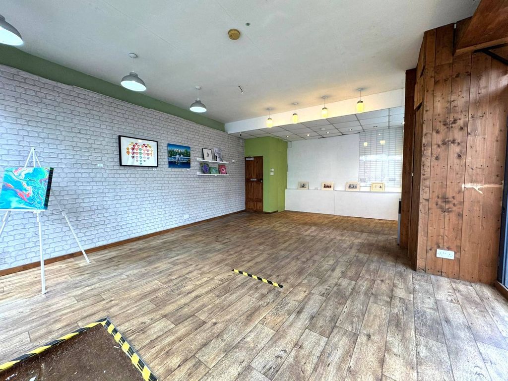 Property photo 1 of 4 Shop To Let