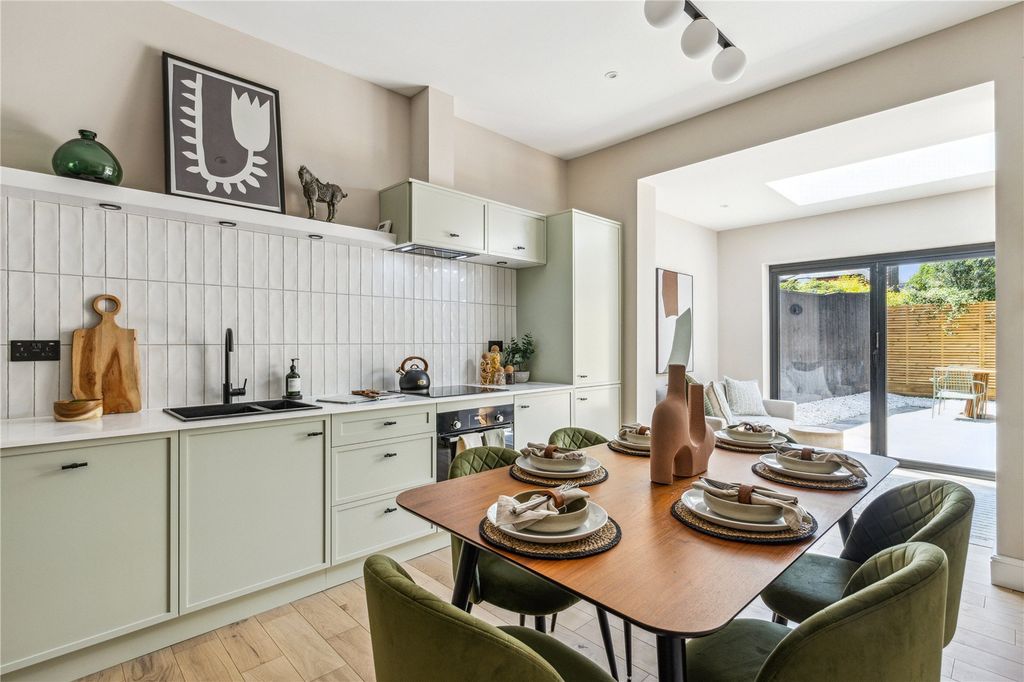 Property photo 1 of 10 Kitchen