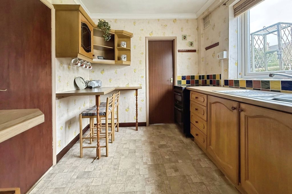 Property photo 3 of 15 Kitchen