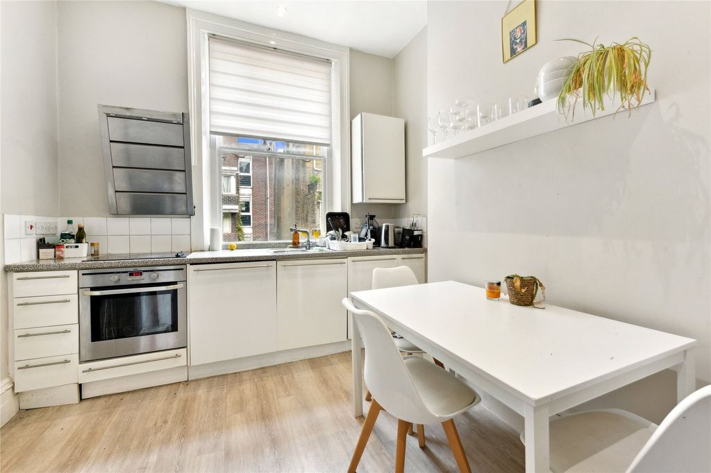 Property photo 2 of 22 Kitchen (Upper M)