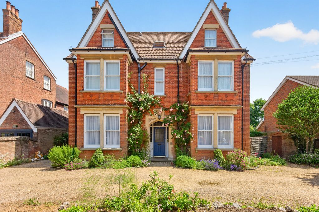 Property photo 1 of 17