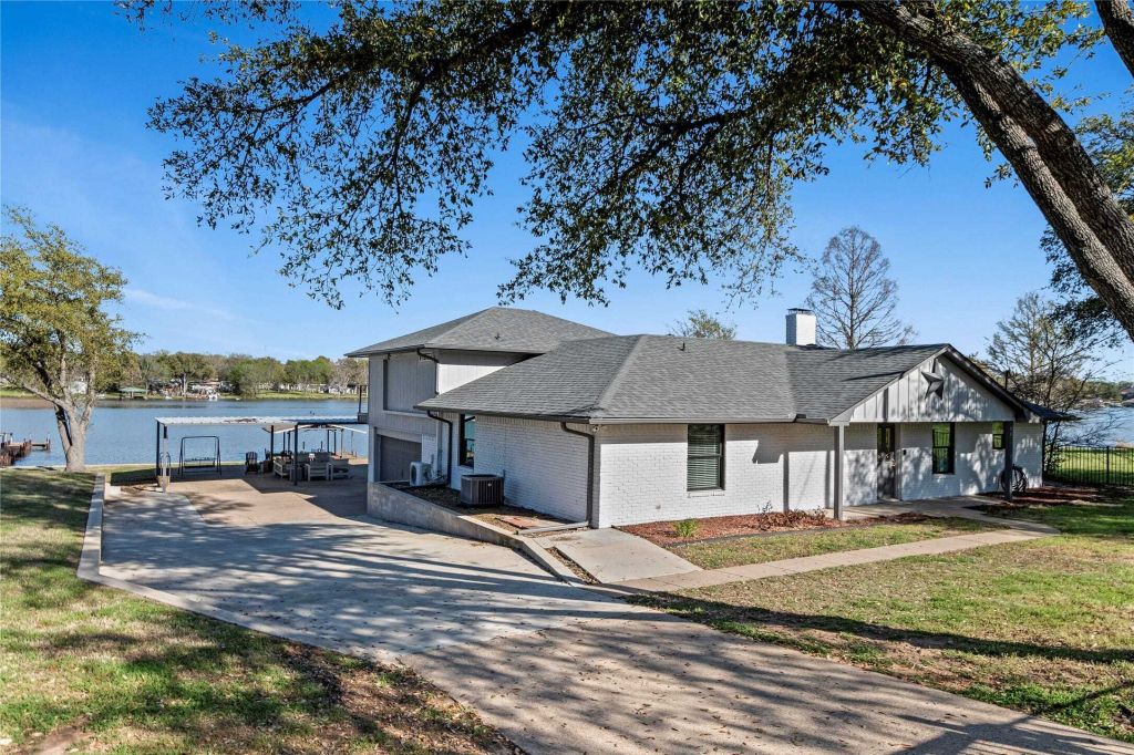 Property photo 1 of 25