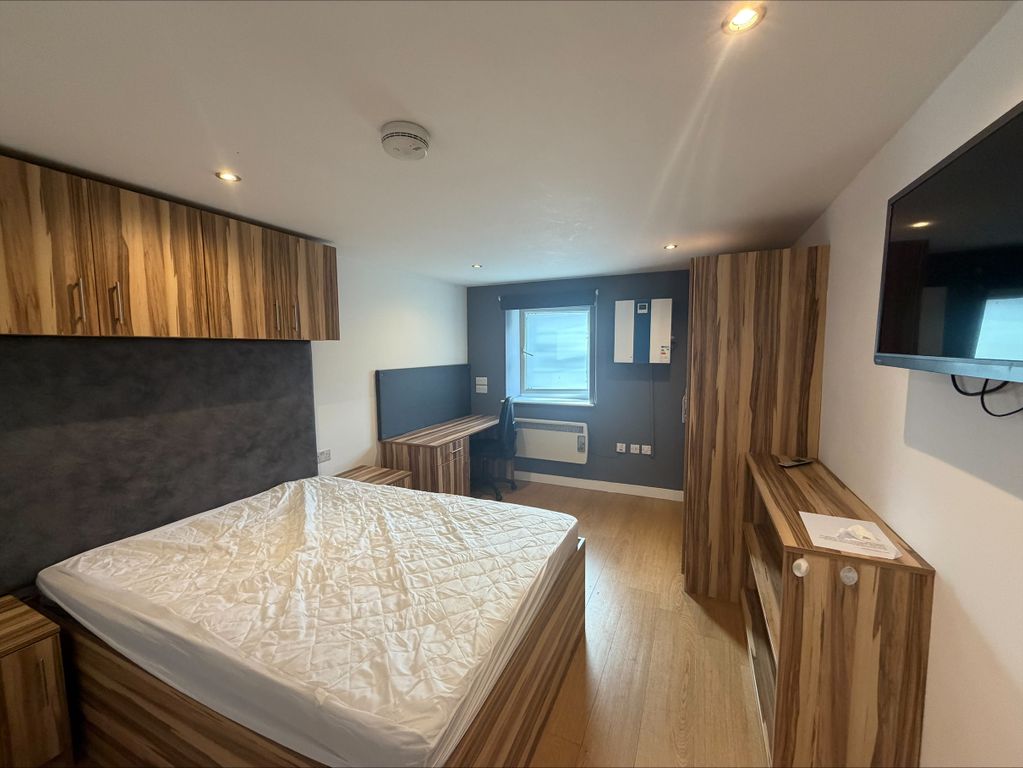 Property photo 2 of 6 Bedroom 1