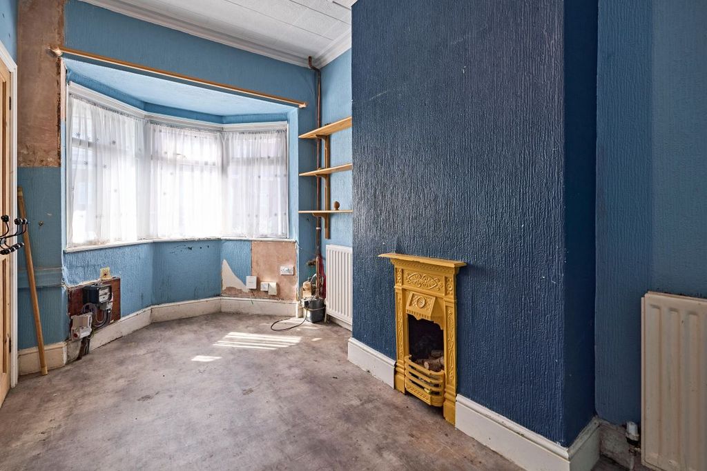 Property photo 3 of 14