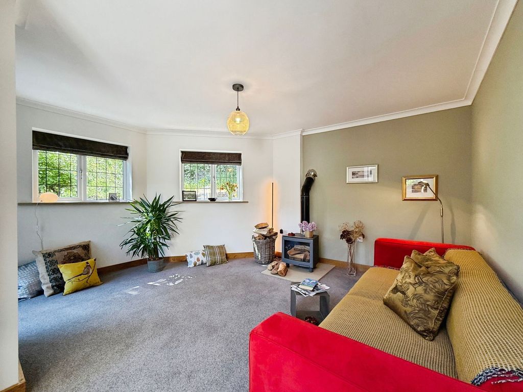 Property photo 3 of 44