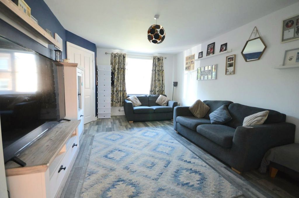 Property photo 3 of 23