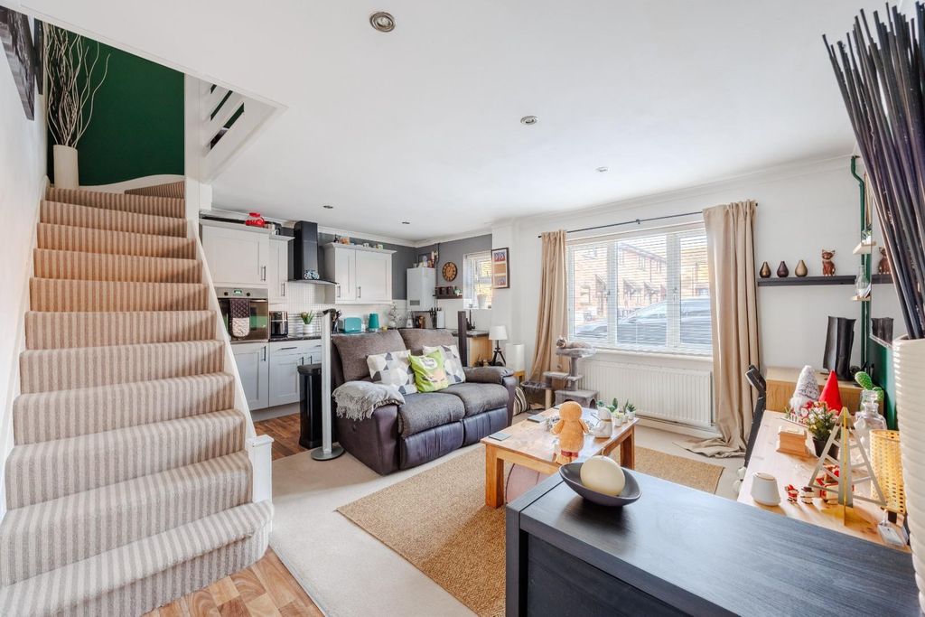 Property photo 2 of 15 Lounge