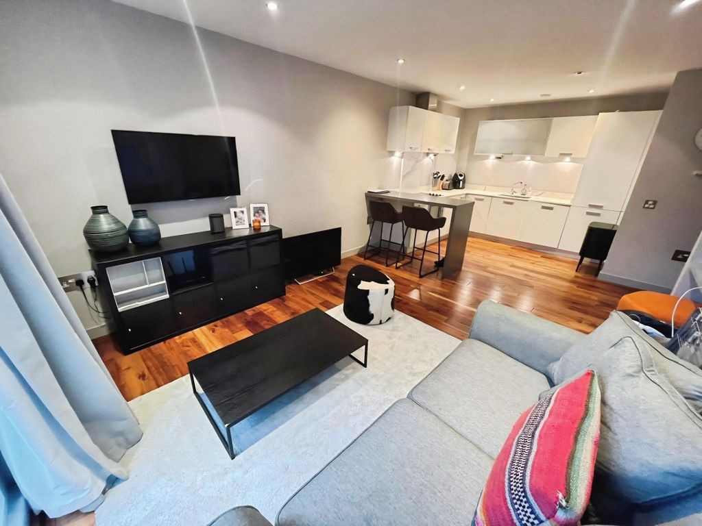 Property photo 3 of 11 Lounge